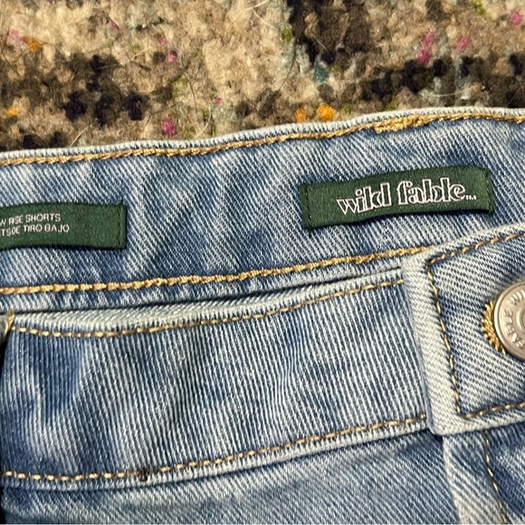 NWT Wild Fable Light Blue Denim Frayed Hem Women Shorts size 14 - Picture 4 of 5